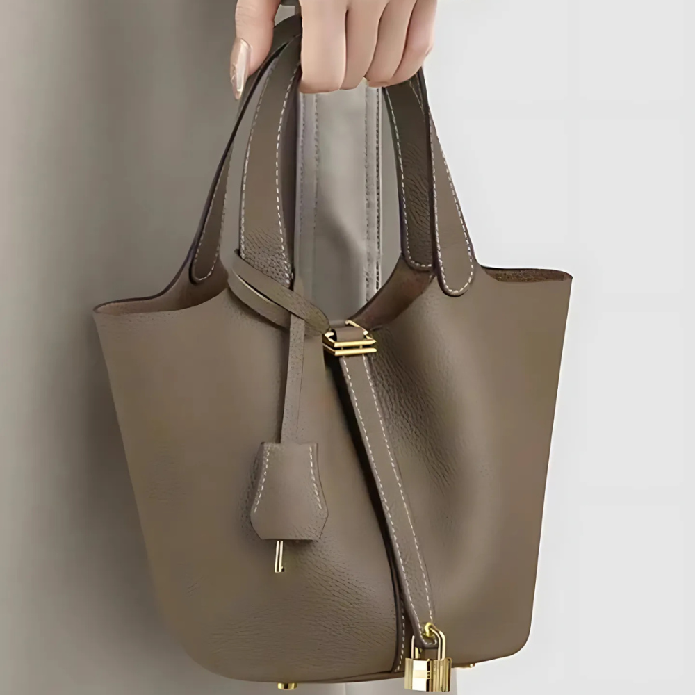 BOLSO DE CUERO CON FORMA DE CUBO| CHARLY