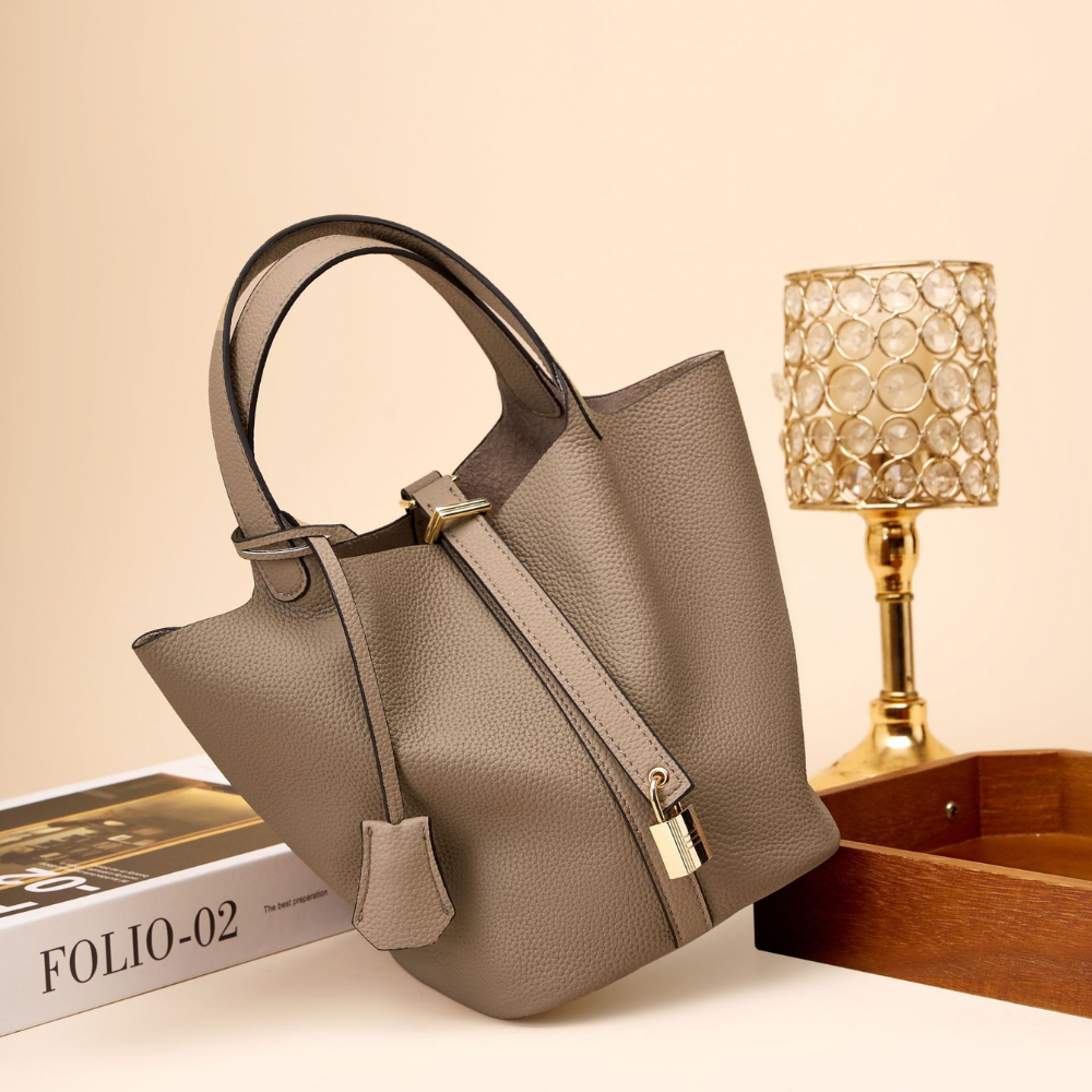BOLSO DE CUERO CON FORMA DE CUBO| CHARLY