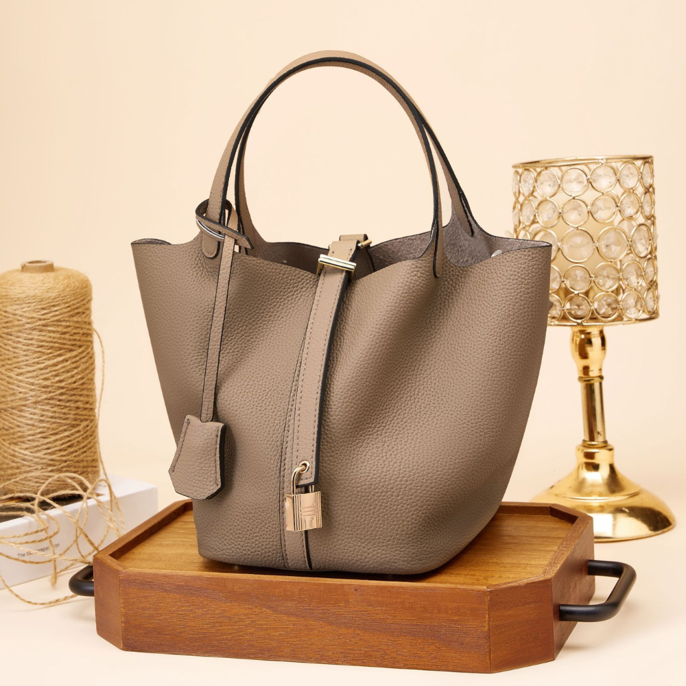 BOLSO DE CUERO CON FORMA DE CUBO| CHARLY